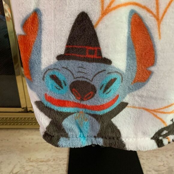 Stitch “Gimme Candy” Halloween throw plush blanket - Picture 7 of 10